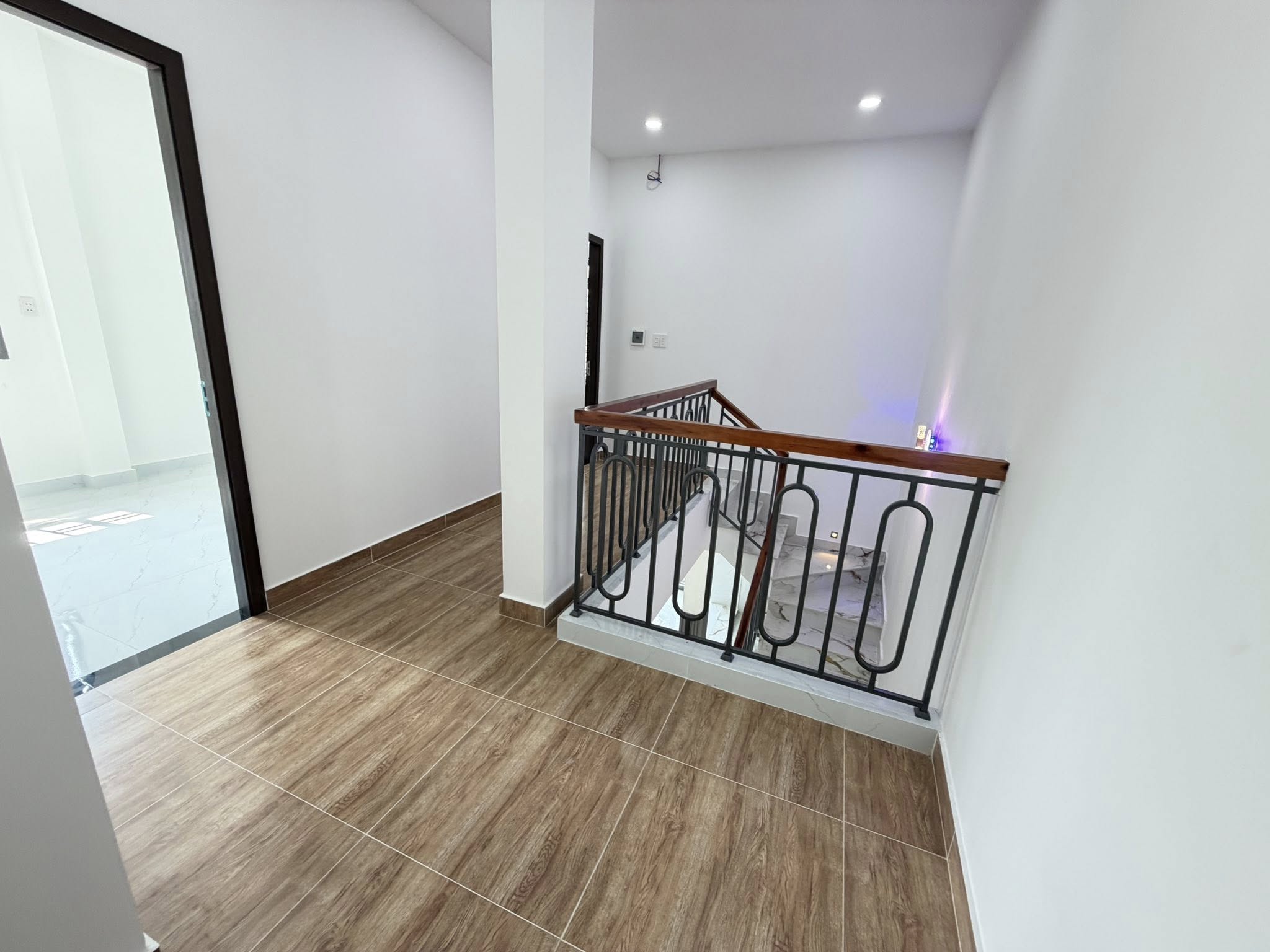 Bán nhà hẻm 8m Liên khu 4-5, Bình Hưng Hòa B góc 2 mt , 1 lầu ,3 pn ,3wc giá 5,6 tỷ 2