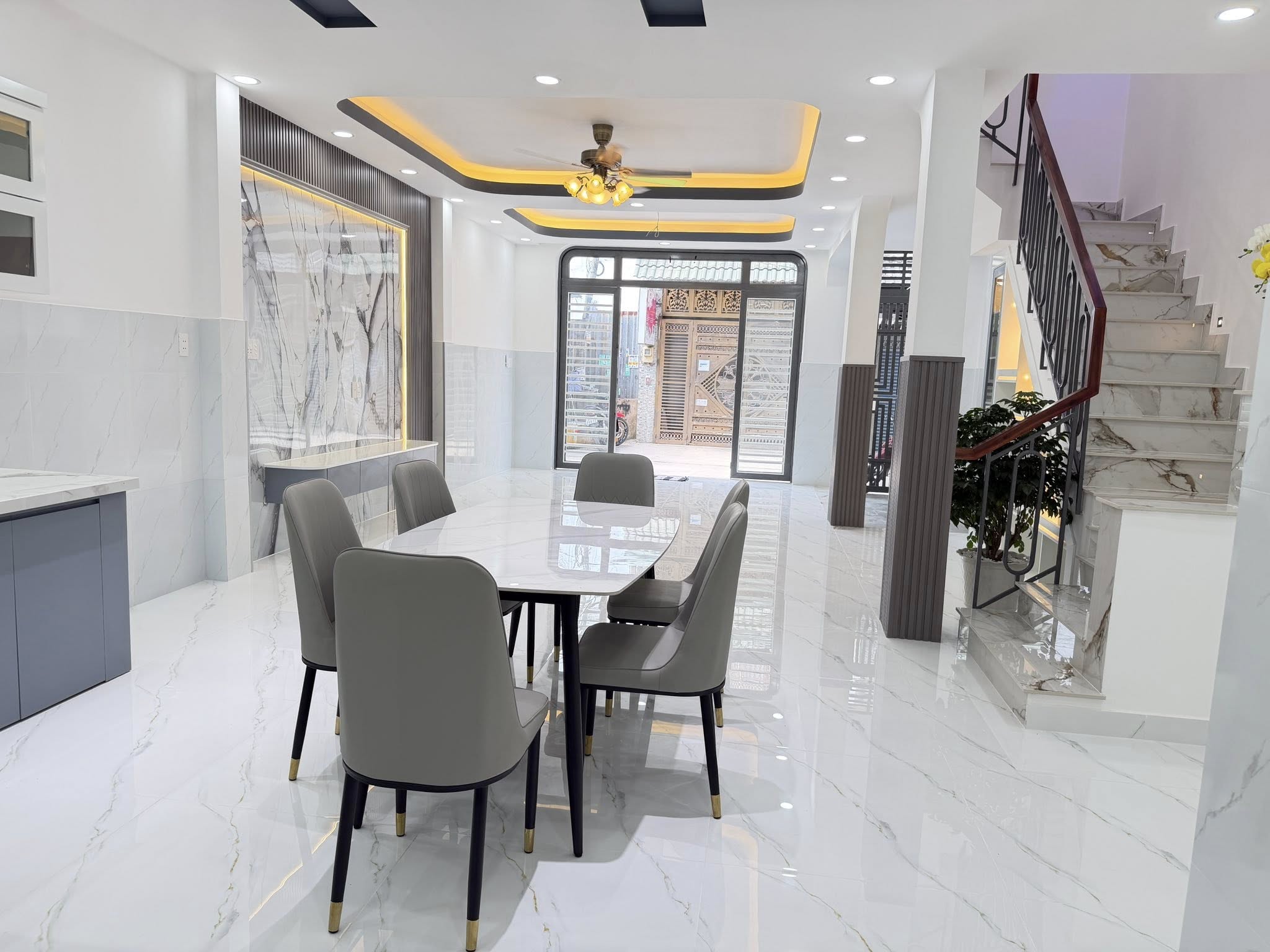 Bán nhà hẻm 8m Liên khu 4-5, Bình Hưng Hòa B góc 2 mt , 1 lầu ,3 pn ,3wc giá 5,6 tỷ 4