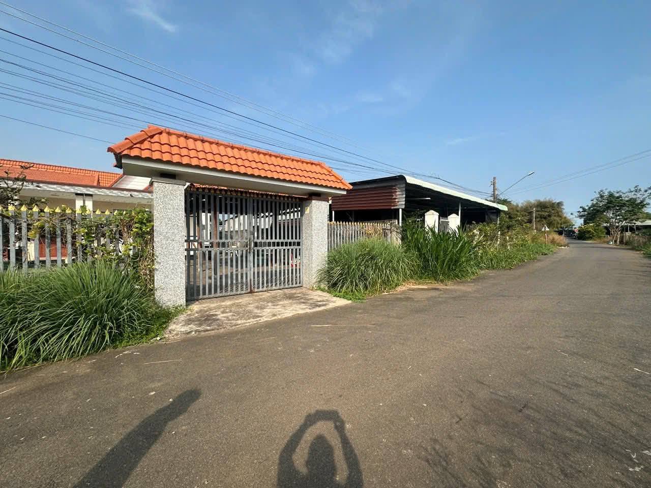 Cần bán nhà mái thái mặt tiền đường nhựa - Hòa Long (Phường Tam Long, TP.HCM) 2