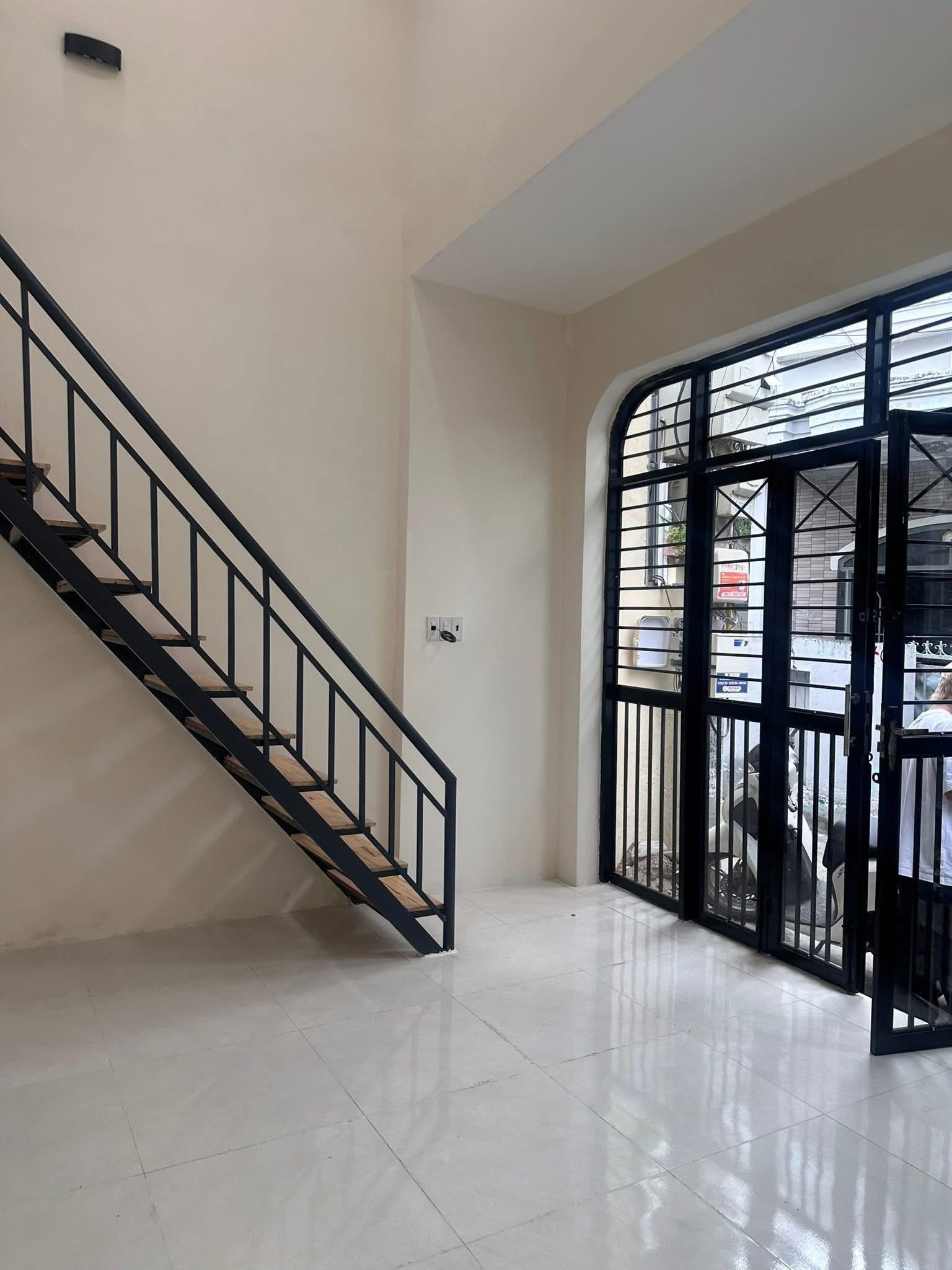 chủ cần bán nhà mới xây hẻm Võ Thị Sáu, gần chung cư PH.