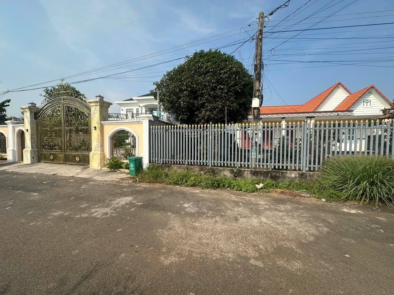 Cần bán nhà mái thái mặt tiền đường nhựa - Hòa Long (Phường Tam Long, TP.HCM) 3