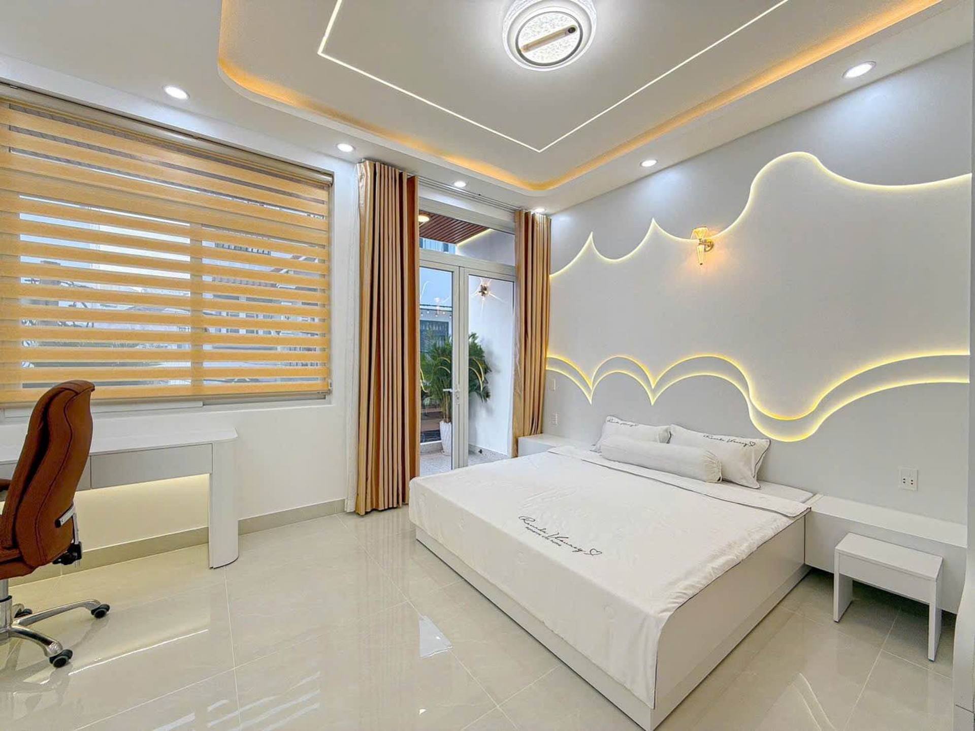 Bán nhà 3 tầng 5x12 gần Phú Mỹ Hưng, full nội thất 10 tỷ 6 5