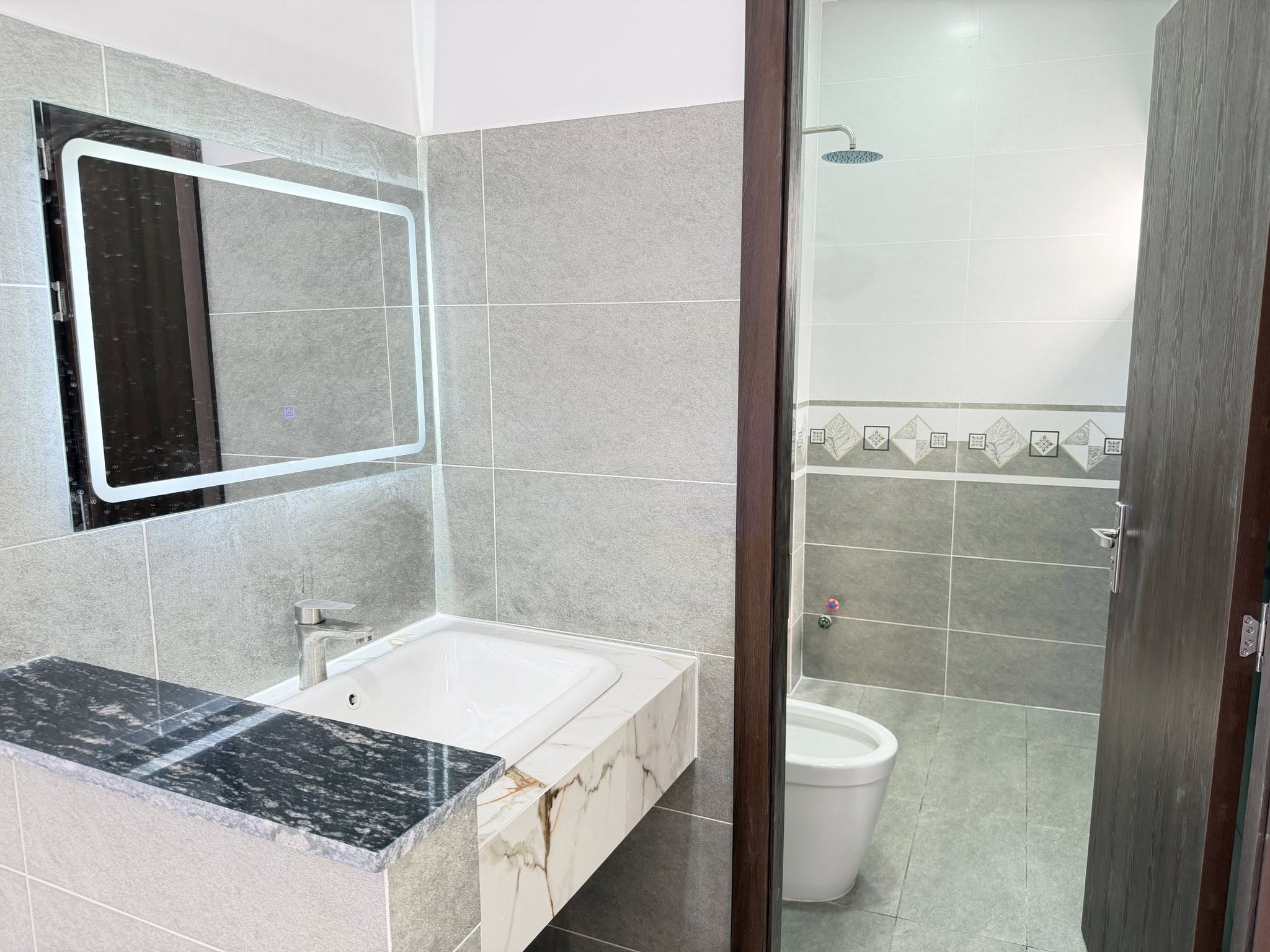 Bán nhà hẻm 8m Liên khu 4-5, Bình Hưng Hòa B góc 2 mt , 1 lầu ,3 pn ,3wc giá 5,6 tỷ 8