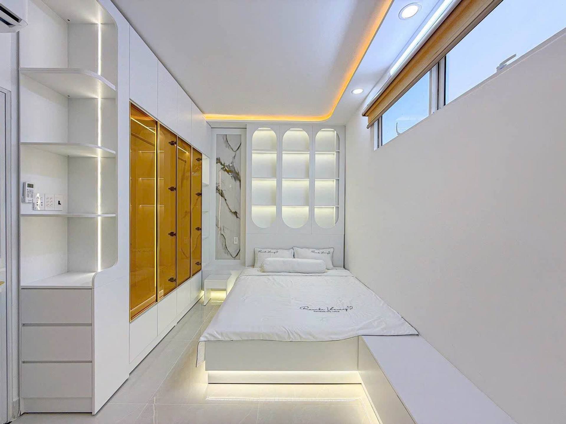 Bán nhà 3 tầng 5x12 gần Phú Mỹ Hưng, full nội thất 10 tỷ 6 3