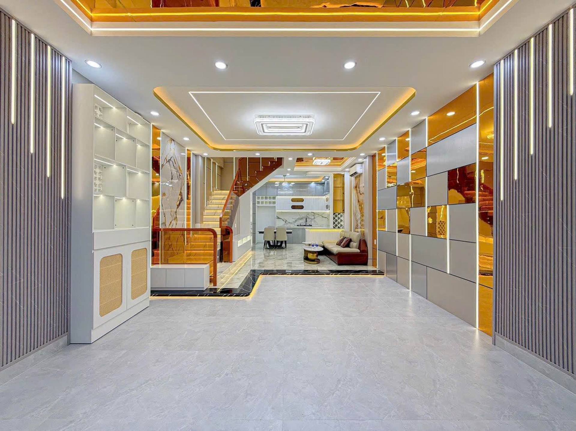 Bán nhà 3 tầng 5x12 gần Phú Mỹ Hưng, full nội thất 10 tỷ 6 2