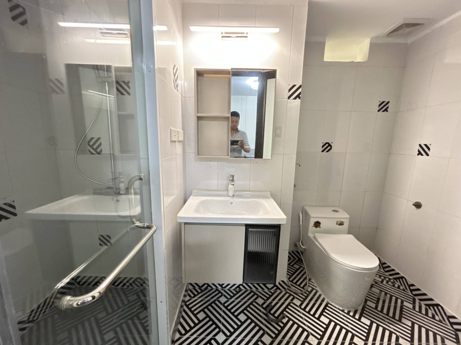 GIÁ SỐCBÁN CĂN HỘ CAO CẤP GOLD LAND – 128m² – 4PN – GIÁ TỐT NHẤT THỊ TRƯỜNGVị trí vàng: 3