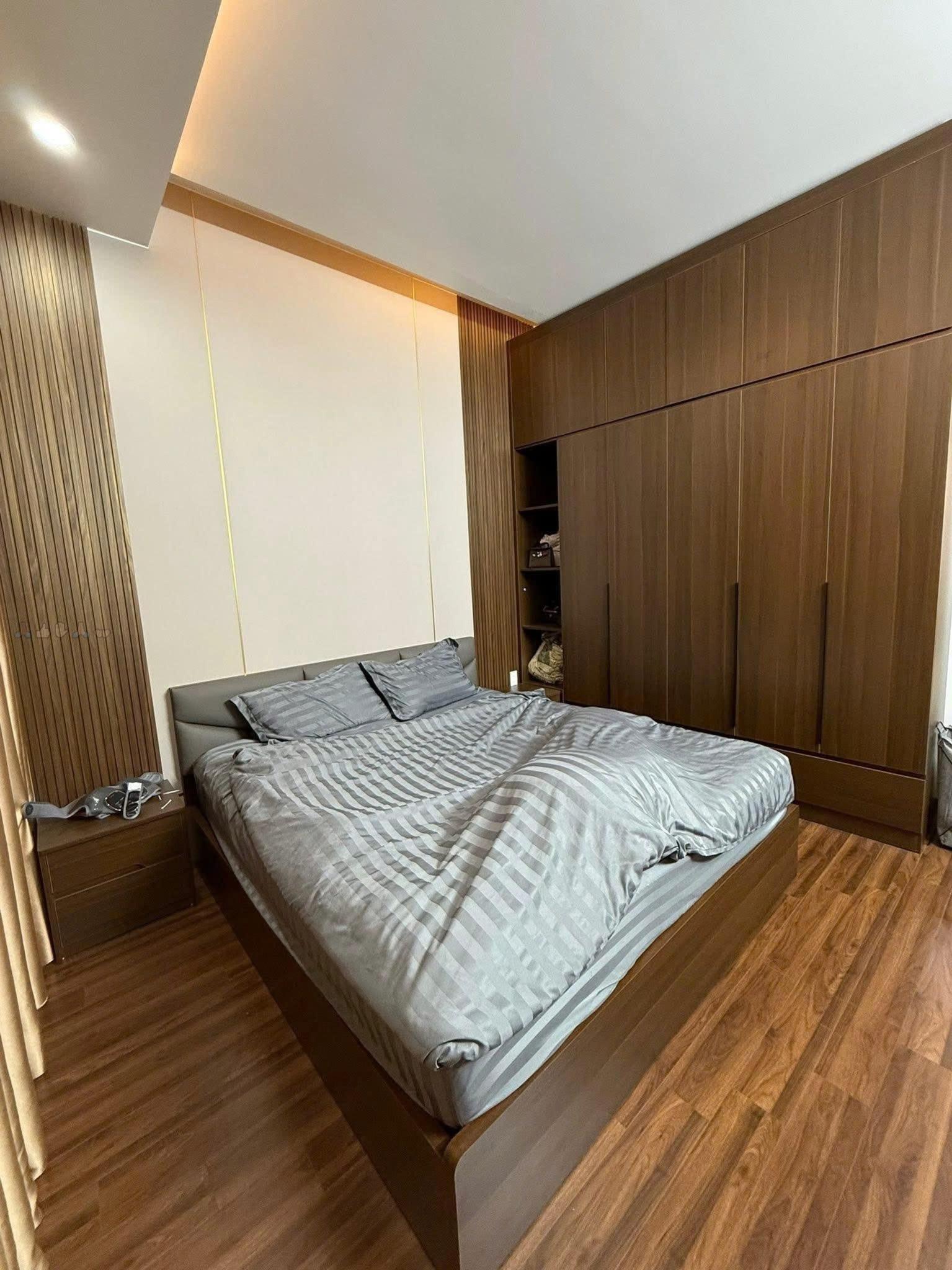 BÁN NHÀ THẠCH BÀN - RA CỔ LINH CHỈ 30M – 5 TẦNG – NHỈNH 6 TỶ 3