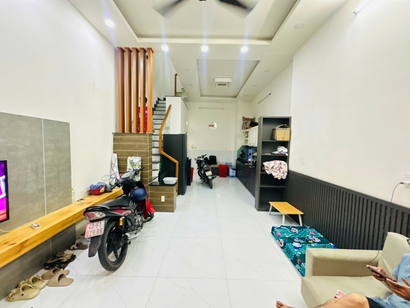 Bán nhà đường Lã  Xuân Oai, Q9, Thủ Đức, TP HCM. DT  50m2, 4 tầng, sổ hồng. Giá  6.55 tỷ - 2