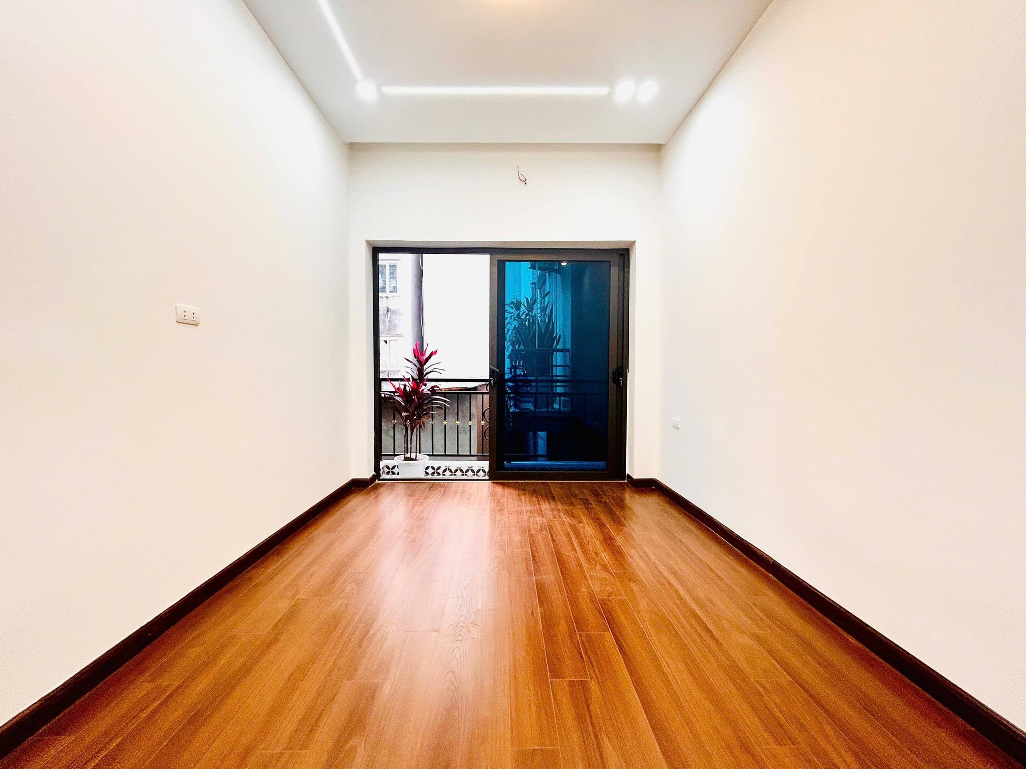 Bán nhà đẹp 33 m2 full nội thất 109 Quan Nhân 7