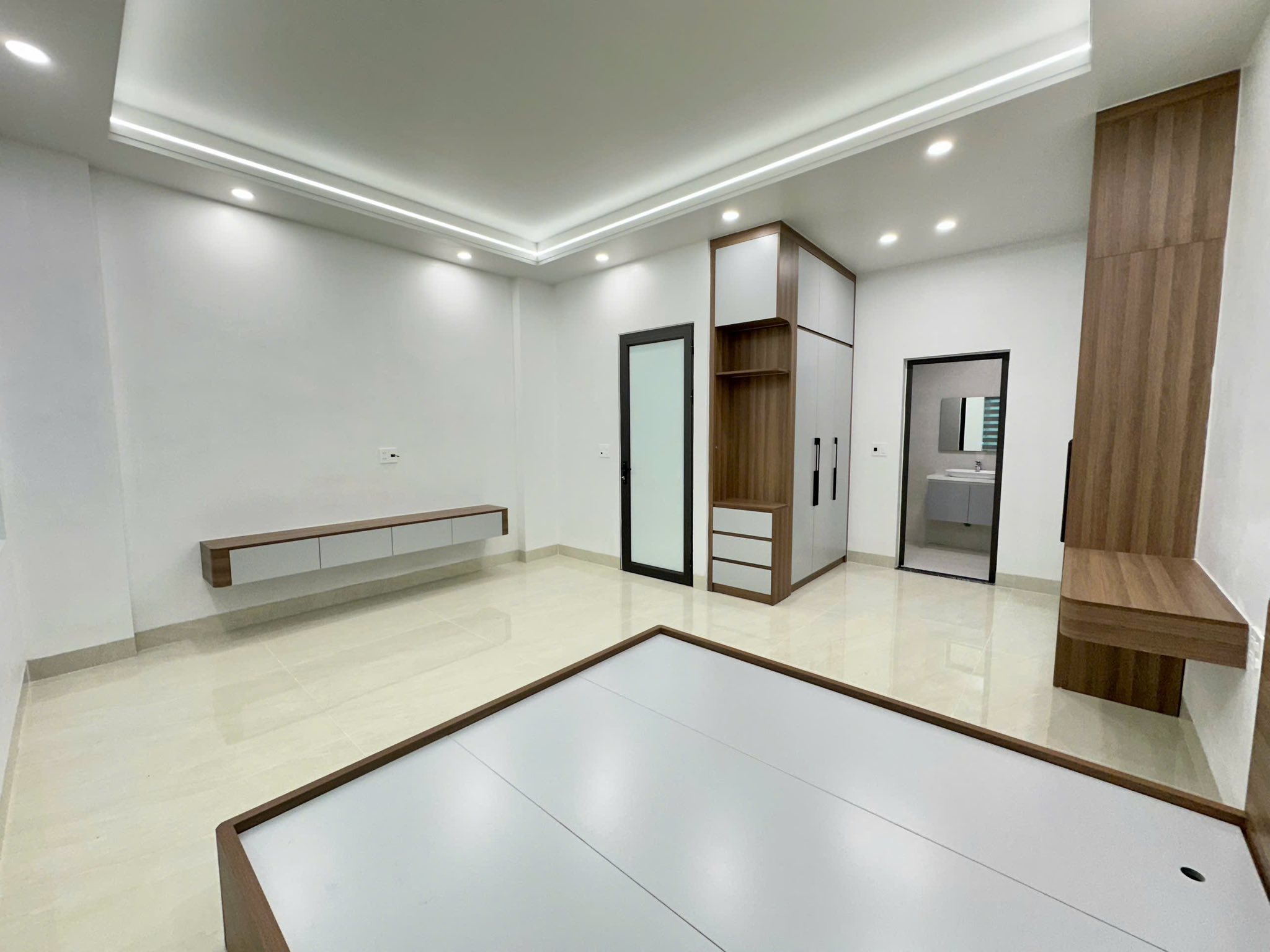 Bán căn nhà 4 tầng ngõ đường Điện Biên Phủ, ph Bình Hàn, TP HD, 41m2, mt 5.2m, 3 ngủ, 3 vs 8