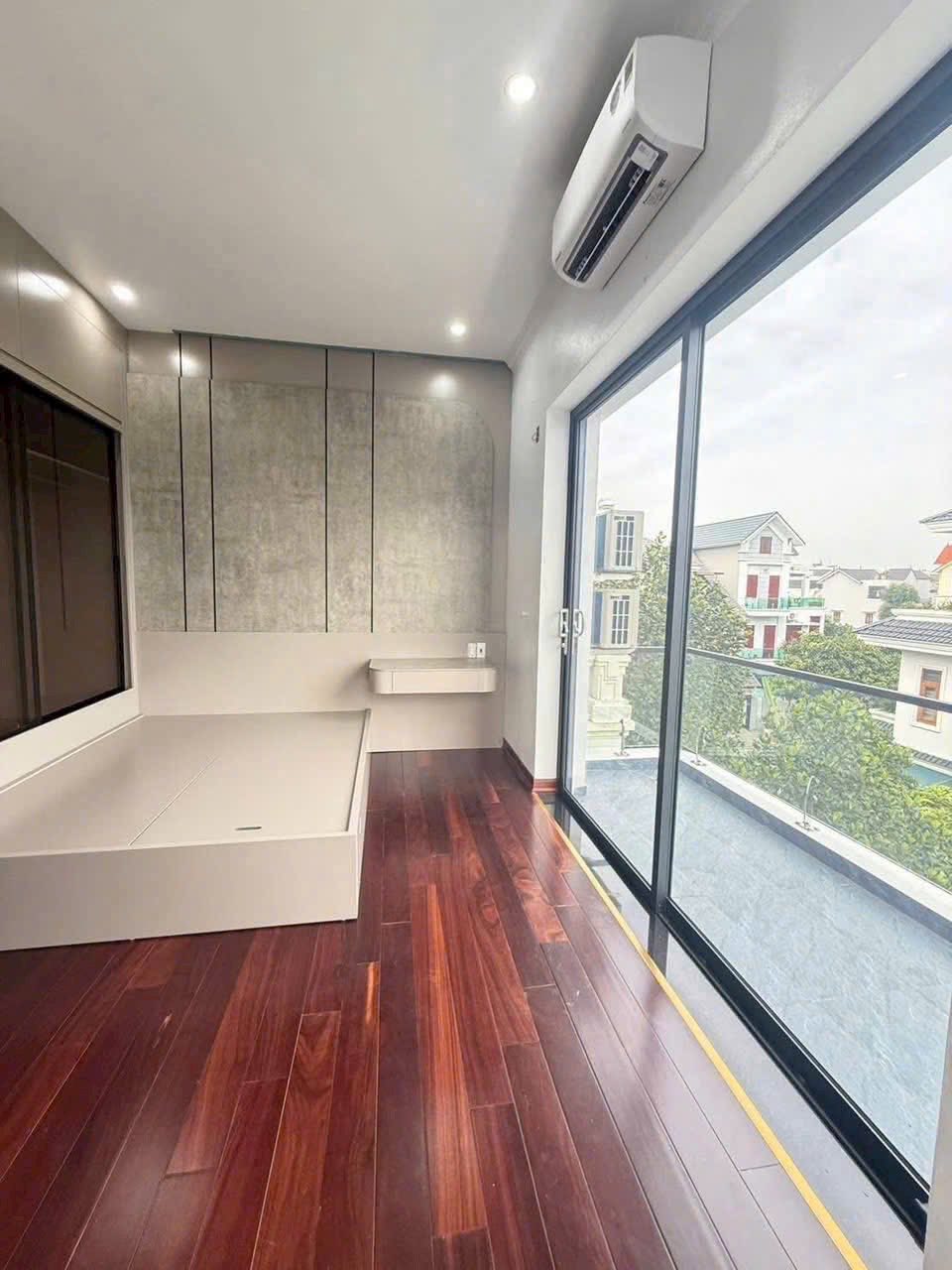 Bán căn biệt thự mặt phố khu Đỉnh Long, ph Tân Bình, TP HD, 174m2, mt 12m, thang máy 8