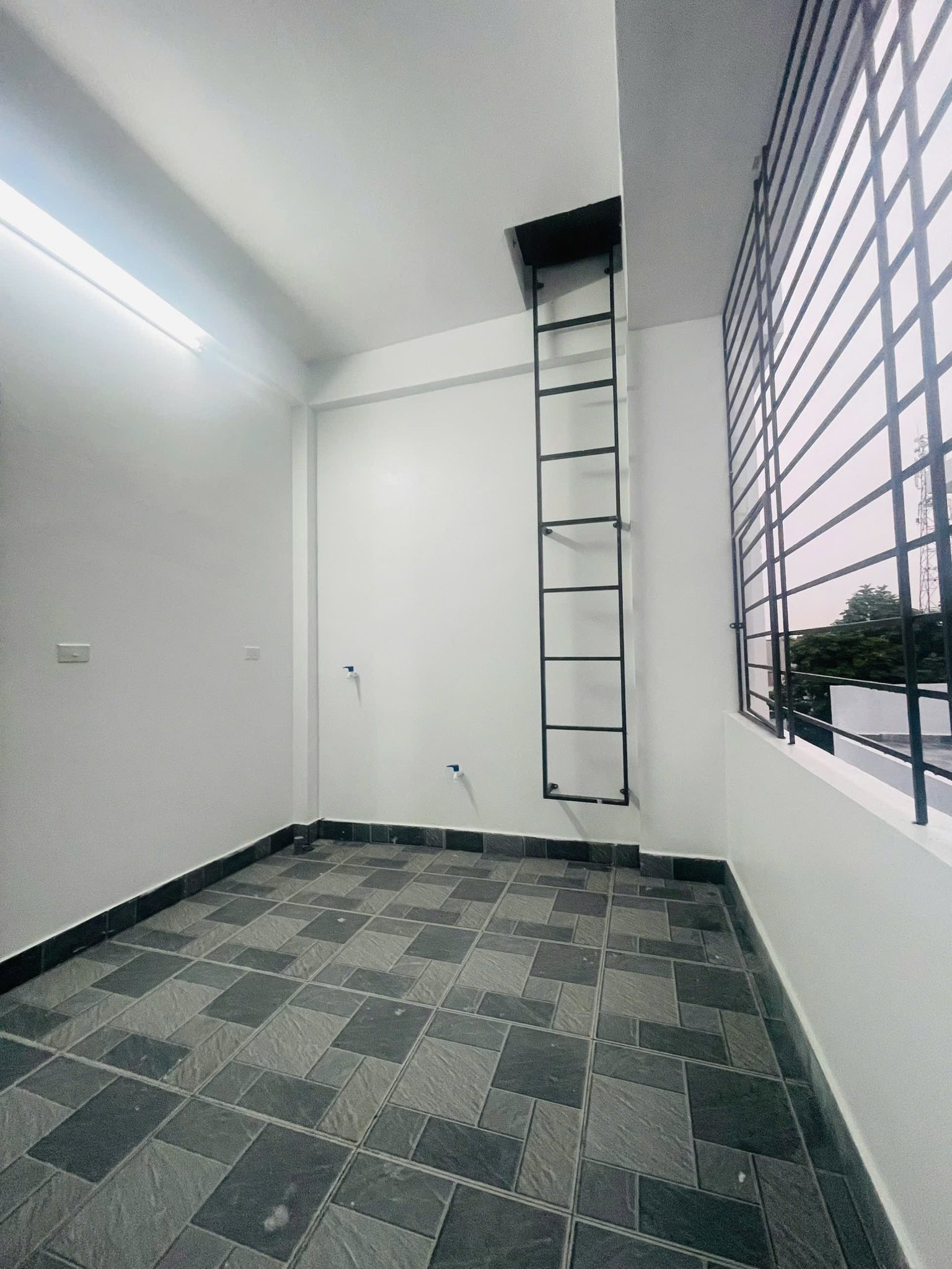 Bán căn nhà 3 tầng ngõ phố Phan Chu Trinh, ph Nhị Châu, TP HD, 42m2, mt 5m, 3 ngủ, 3 vs 8