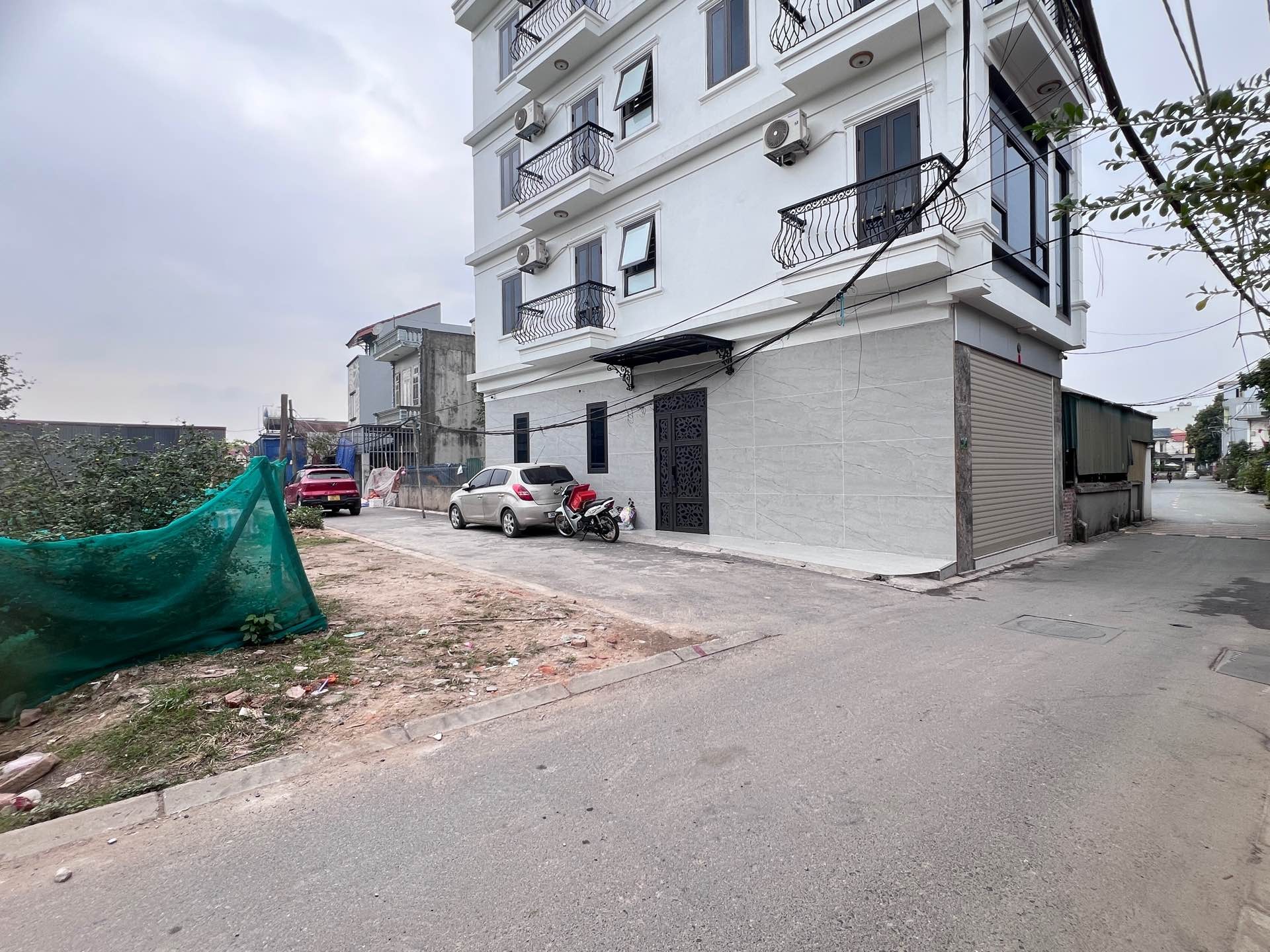 Cần bán lô góc 58,3m2 đất mặt đường Lê Xá, Bát Tràng. Đường thông ô tô 7 chỗ, ngay cạnh Công Viên