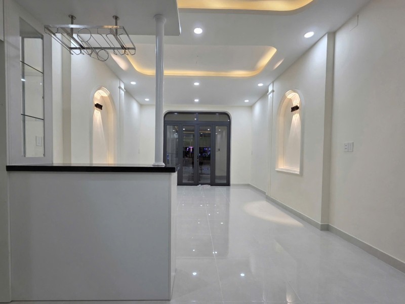 Bán nhà mặt phố Kha Vạn Cân, Linh Trung, Thủ Đức, TP HCM. DT 120m2, 2 tầng. Giá 10.1 tỷ, SHR. 2