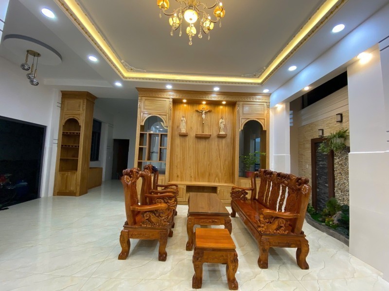 Bán Biệt Thự sân vườn, Tam Phú, Thủ Đức, TP HCM. DT  293m2, 3 tầng. Giá 11.9 Tỷ, Sổ Hồng, LH: 2