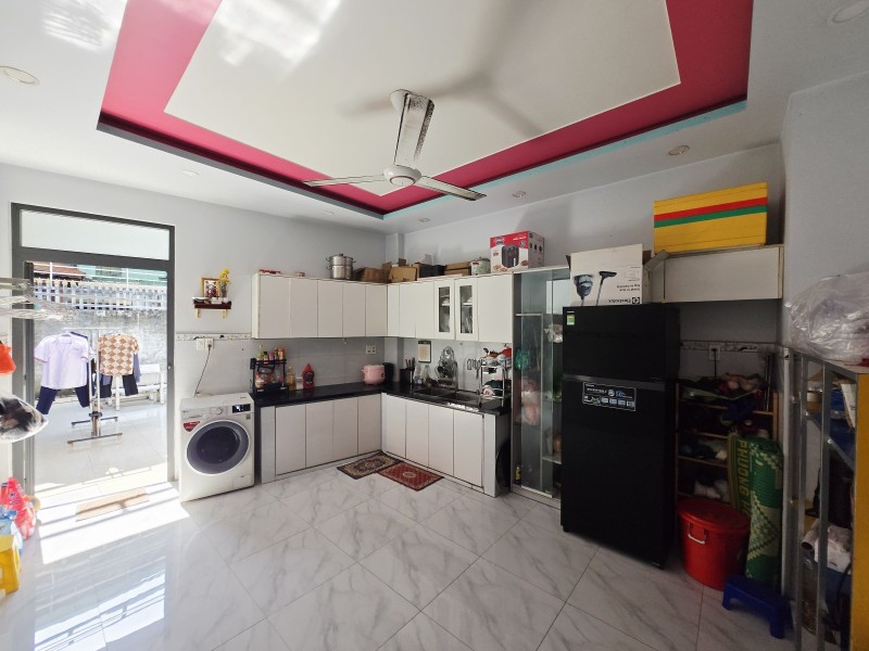 Bán nhà đường Ngô Chí Quốc, Bình Chiểu, Thủ Đức, TP HCM. DT 86m2, 3 tầng. Giá 6,05 tỷ, SHR - 3