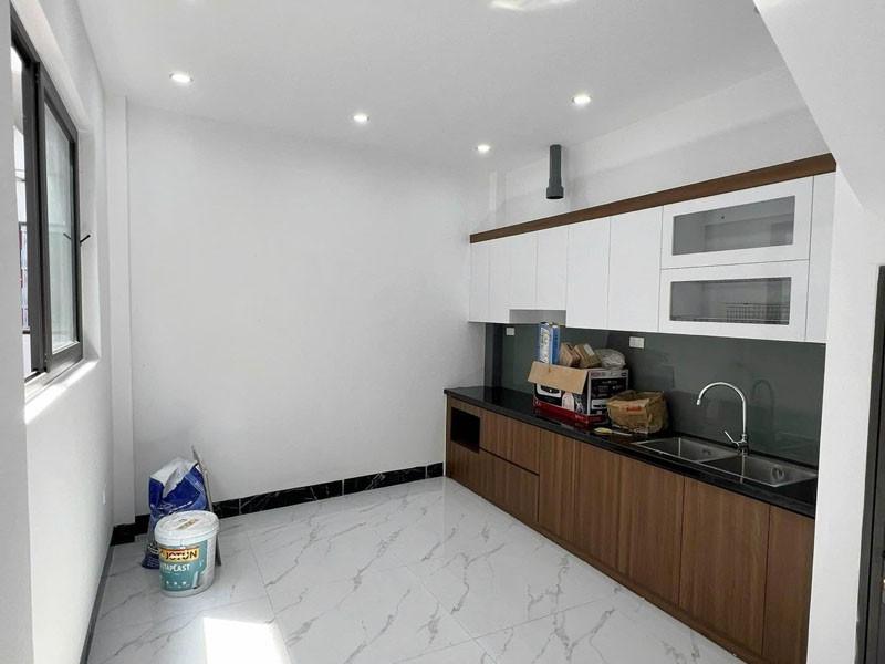 Chính chủ bán căn góc 38,6m2 nhà 5 tầng, 8 phòng ngủ tại ngõ 9 Phố Ô Cách. Dòng tiền 24tr/tháng