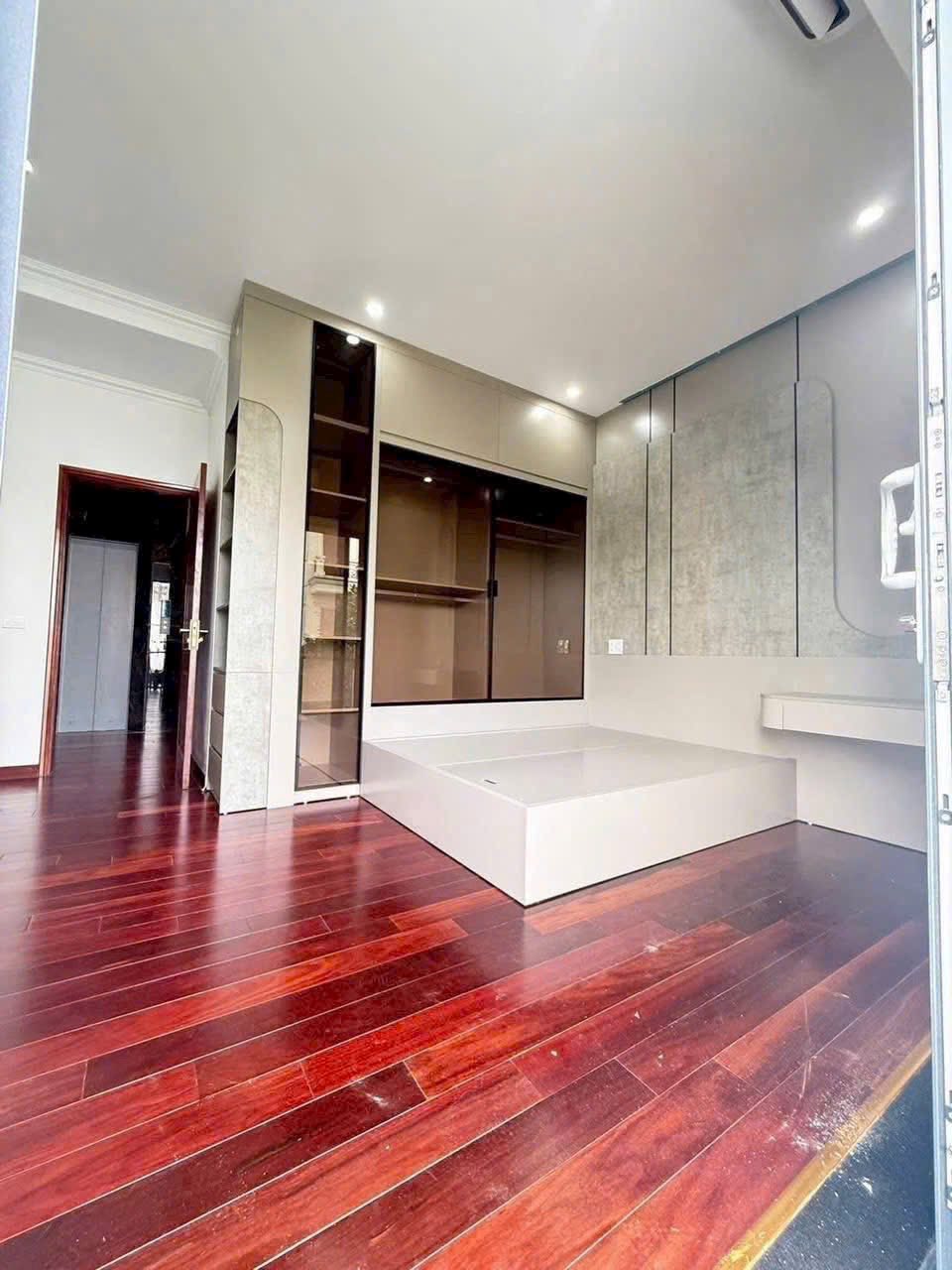 Bán căn biệt thự mặt phố khu Đỉnh Long, ph Tân Bình, TP HD, 174m2, mt 12m, thang máy 9