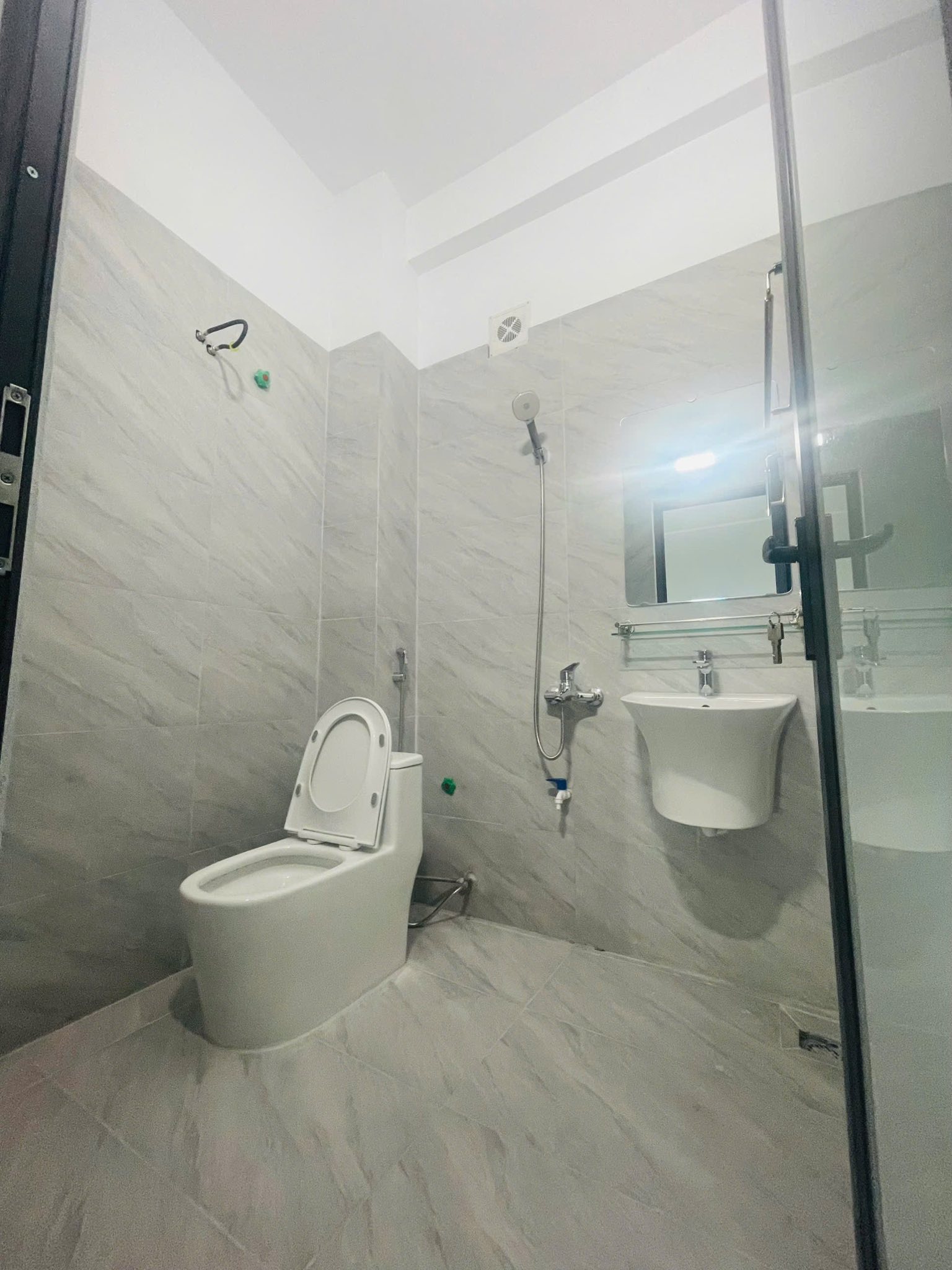 Bán căn nhà 3 tầng ngõ phố Phan Chu Trinh, ph Nhị Châu, TP HD, 42m2, mt 5m, 3 ngủ, 3 vs 7