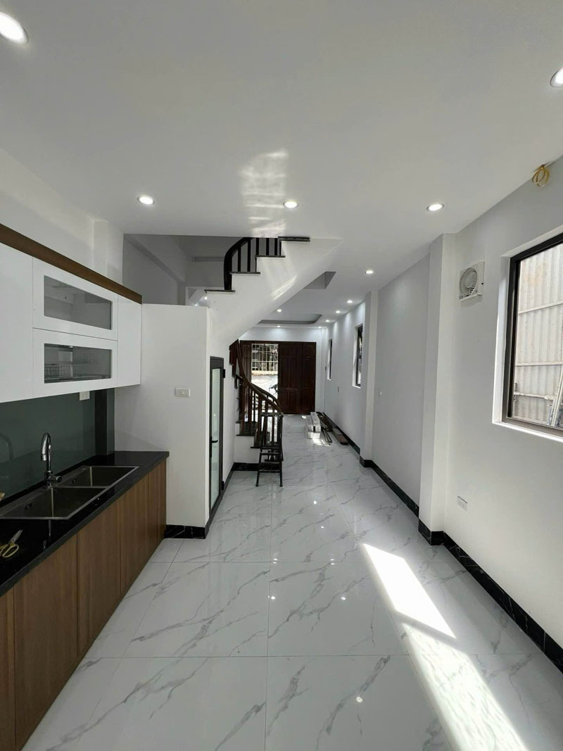 Chính chủ bán căn góc 38,6m2 nhà 5 tầng, 8 phòng ngủ tại ngõ 9 Phố Ô Cách. Dòng tiền 24tr/tháng 4