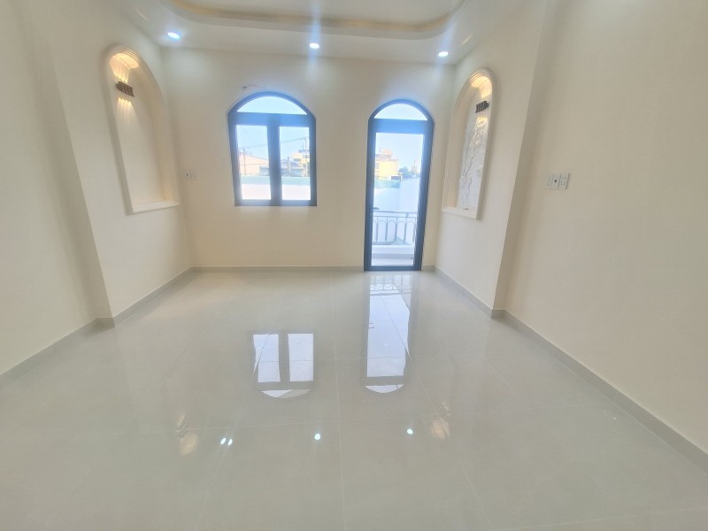 Bán nhà mặt phố Kha Vạn Cân, Linh Trung, Thủ Đức, TP HCM. DT 120m2, 2 tầng. Giá 10.1 tỷ, SHR. 4