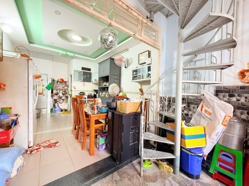 Bán nhà đường Trần Thị Điệu, Phước Long B,  Q9, Thủ Đức, TP HCM. DT 120m2, 6PN, sổ hồng. Giá 7.1