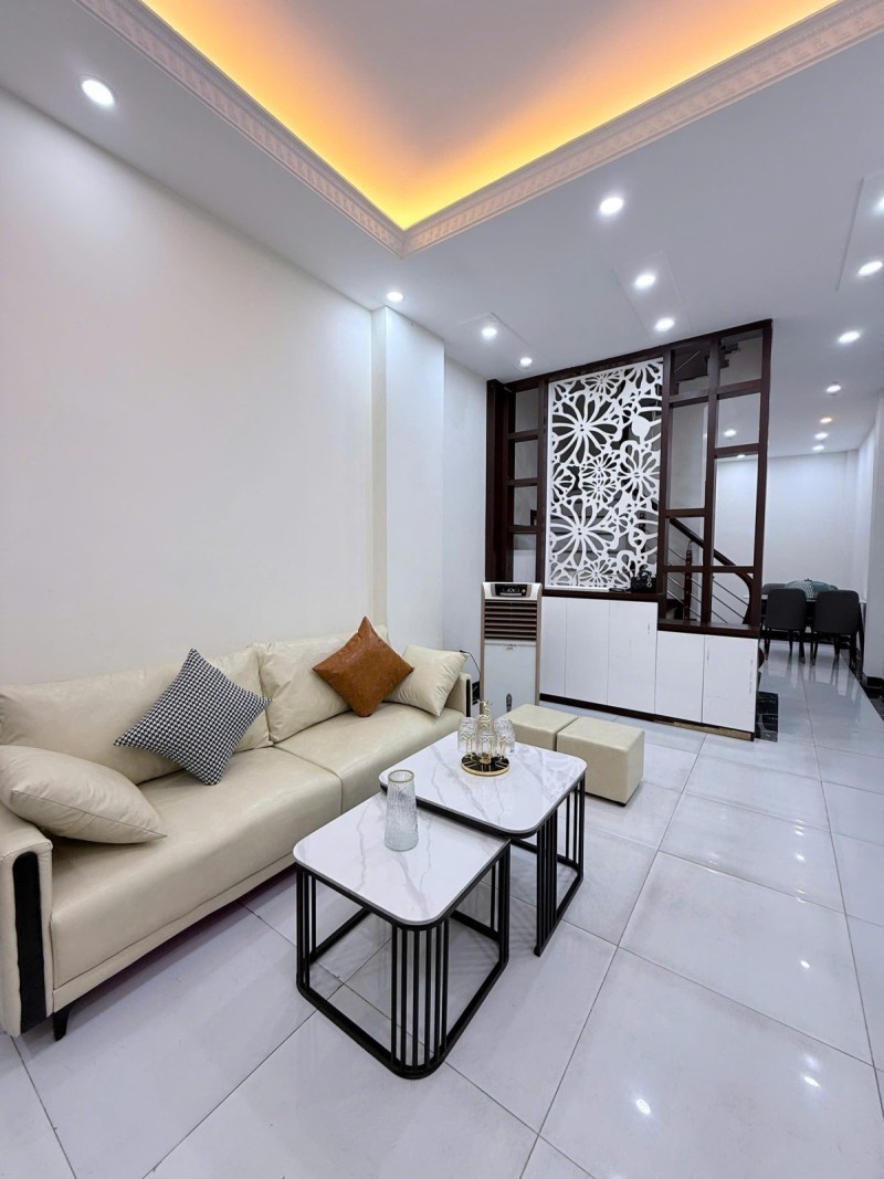 NHÀ NGỌC THỤY 36.5M² – 4 PHÒNG NGỦ – Ô TÔ ĐỖ CỬA, NỘI THẤT ĐẲNG CẤP