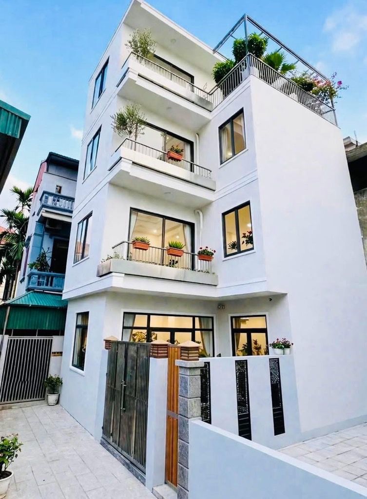 Bán nhà ngõ 96 Thượng Thanh 65m x 4T lô góc mới đẹp chỉ hơn 8 tỷ 2