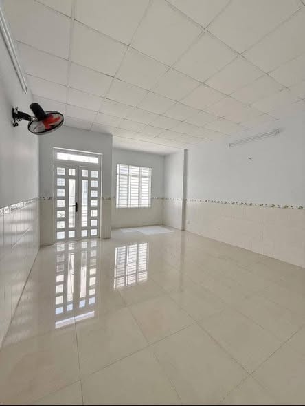 11TR , NHÀ MỚI- ĐẸP 1 TRỆT 1 LẦU, 2PN, NGAY CHỢ HIỆP BÌNH. 4