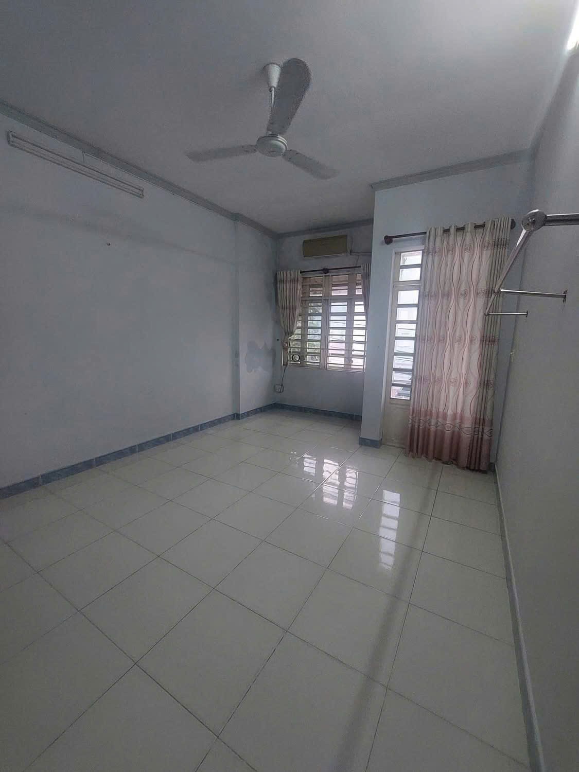 CHO THUÊ NHÀ HẺM XE TẢI ĐƯỜNG 48 TRET 1 LAU -4PN, 2WC, GIÁ 12TR 4