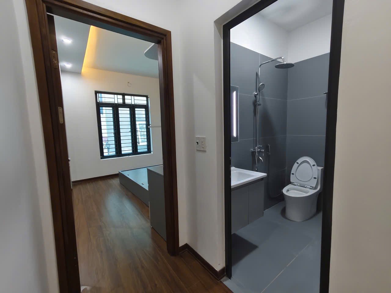 Bán căn nhà 3 tầng ngõ 166 Vũ Hựu, ph Thanh Bình, TP HD, 43.7m2, 3 ngủ, 3 vs, chỉ 2.69 tỷ 10