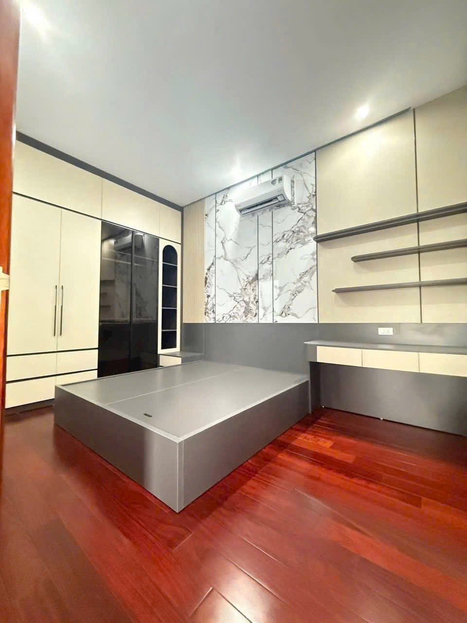 Bán căn biệt thự mặt phố khu Đỉnh Long, ph Tân Bình, TP HD, 174m2, mt 12m, thang máy 10
