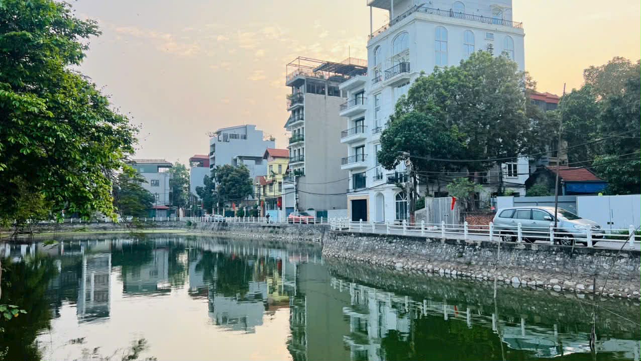 bán nhà mặt hồ, 130m, MT 6.5m, ôtô tránh full thổ cư 4