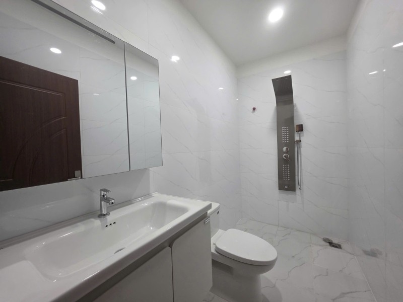 Bán nhà mặt phố Kha Vạn Cân, Linh Trung, Thủ Đức, TP HCM. DT 120m2, 2 tầng. Giá 10.1 tỷ, SHR. 5