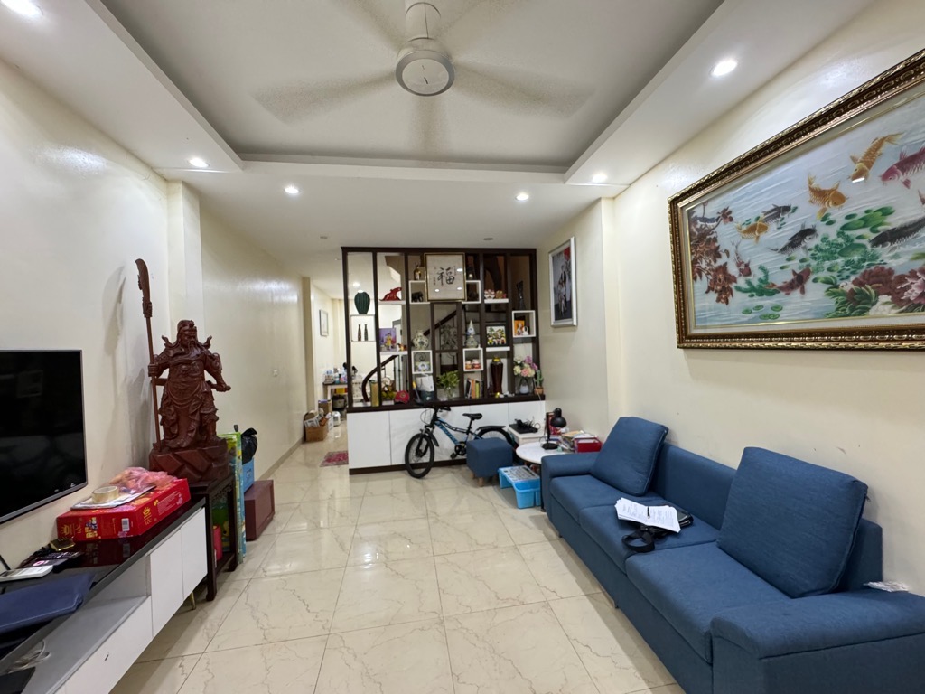 bán nhà ngõ 424 ngọc thuỵ 42m x 4T, oto vào nhà chỉ hơn 7t còn tl 3