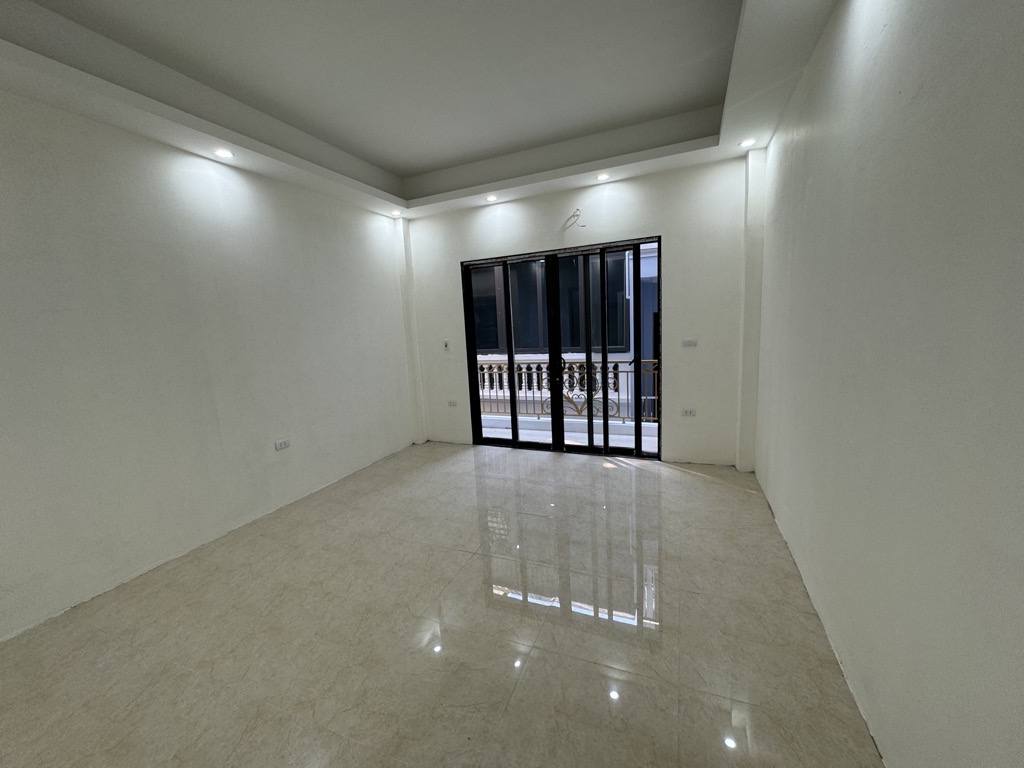 Bán nhà Lý Sơn, Ngọc Thuỵ 42m x 4T vuông đẹp, 2 mặt ngõ giá hơn 8 tỷ 4