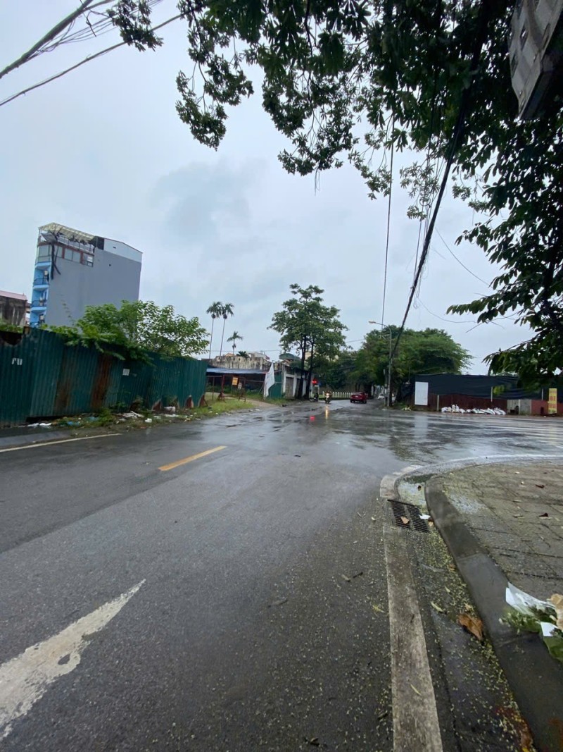 MẶT PHỐ HOA LÂM – TRUNG TÂM LONG BIÊN – 7 TẦNG THANG MÁY – FULL NỘI THẤT CAO CẤP – Ở NGAY, KINH 4