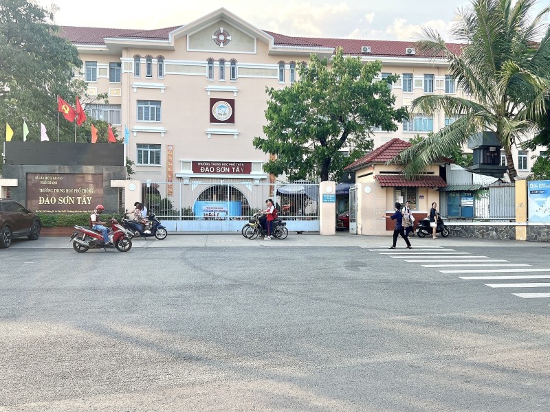 Bán nhà 4 tầng đường số 10 Linh Xuân, Thủ Đức, TP HCM. DT 68m2, 4PN, SH, 6.65  tỷ - 0933125879 5