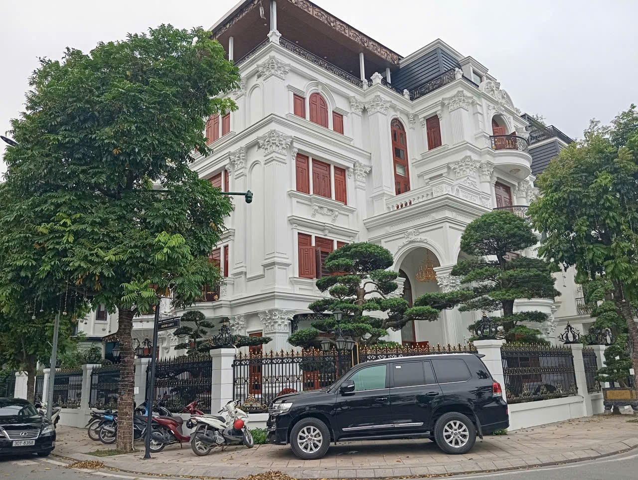 VP Bank phát mại biệt thự Lô Góc An Vượng Villa gần siêu thị AEON Mall 300m2 chỉ 4x tỷ.