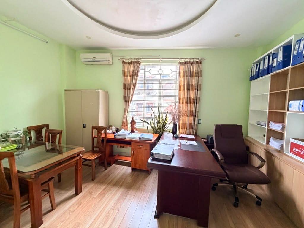 Siêu phẩm lõi Bồ Đề, mặt tiền 10.5m, 2 mặt ôtô tránh, vỉa hè, ôtô dừng đỗ ngày đêm 3