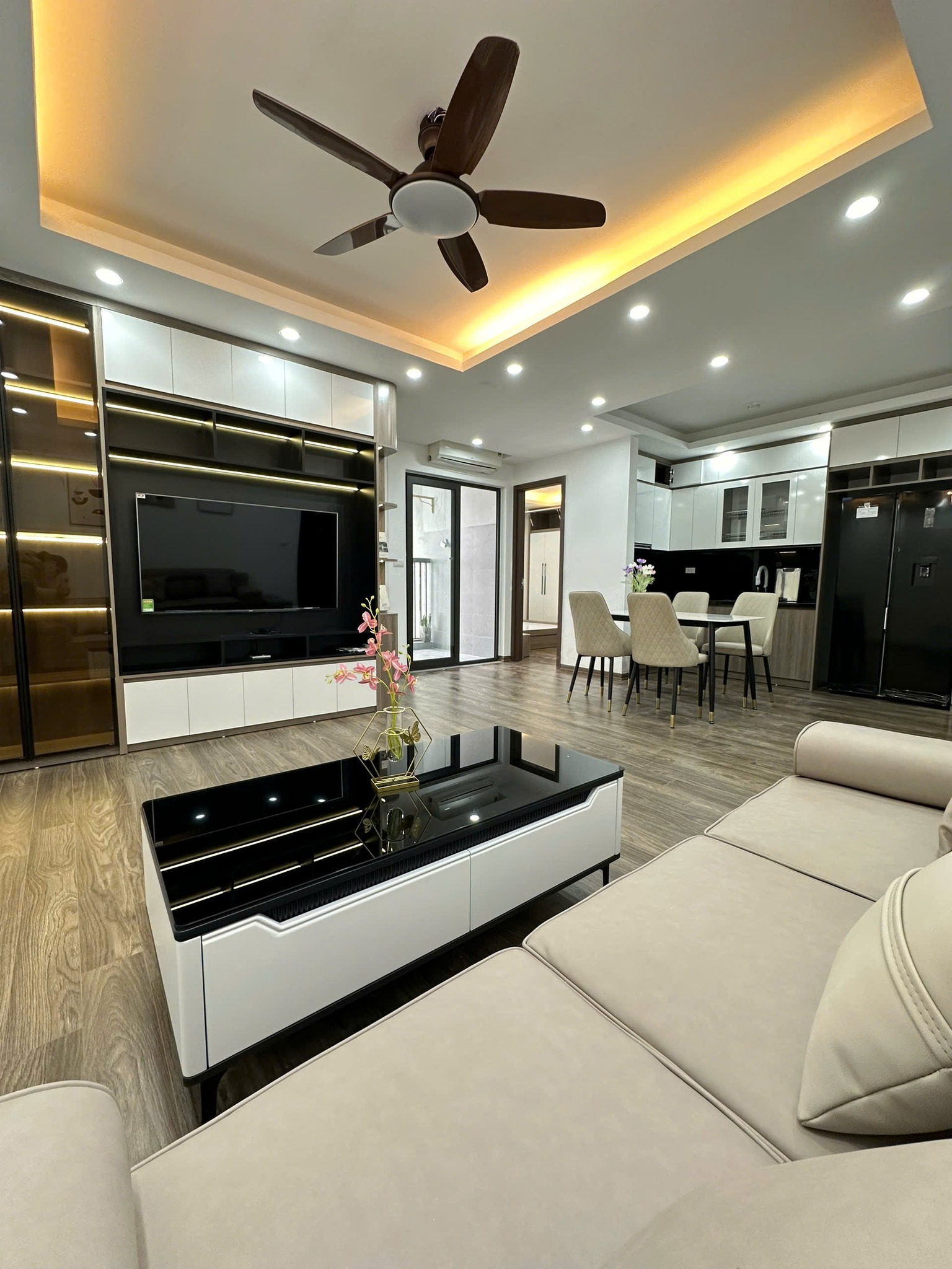 Siêu Phẩm Vip. Bán Chung Cư Berriver Nguyễn Văn Cừ, Long Biên, 120m2 giá 11,8 tỷ