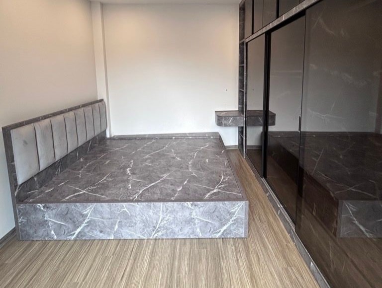 BÁN NHÀ THẠCH BÀN LONG BIÊN Ô TÔ ĐỖ CỬA ĐƯỜNG RỘNG 12M GIÁ – CHỈ HƠN 6 TỶ 3