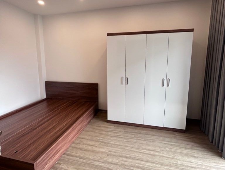 BÁN NHÀ THẠCH BÀN LONG BIÊN Ô TÔ ĐỖ CỬA ĐƯỜNG RỘNG 12M GIÁ – CHỈ HƠN 6 TỶ 4