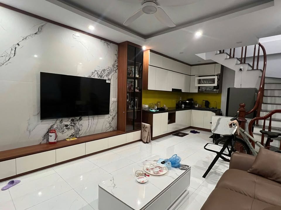 Chuyển Công Việc Bán Nhà Ngô Gia Tự, Long Biên 33m2, 5T chỉ 6,7 tỷ (cam kết chuẩn)