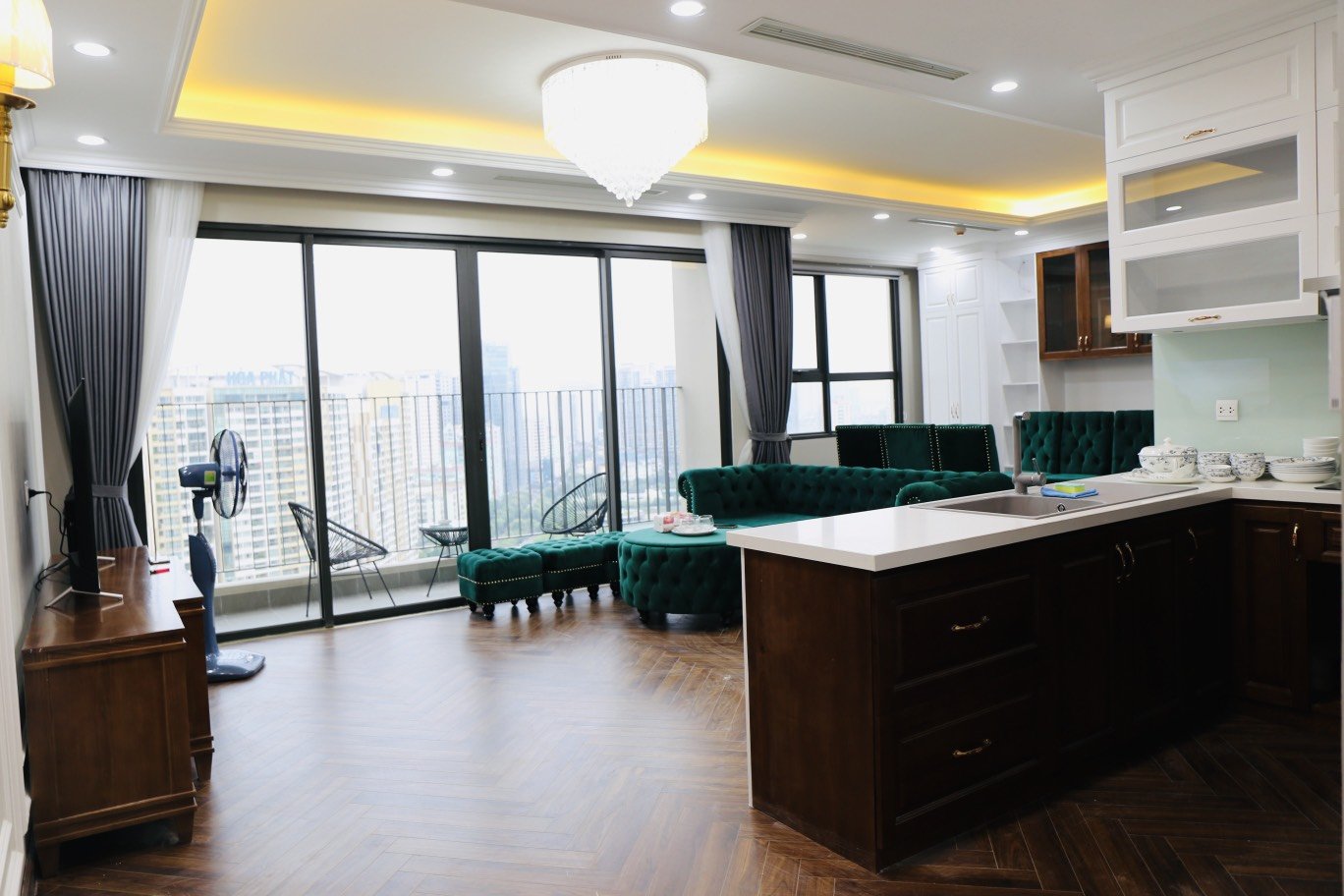 Bán căn hộ 3PN-90m2 Vinhomes D'Capitale, view hồ giá 12ty2