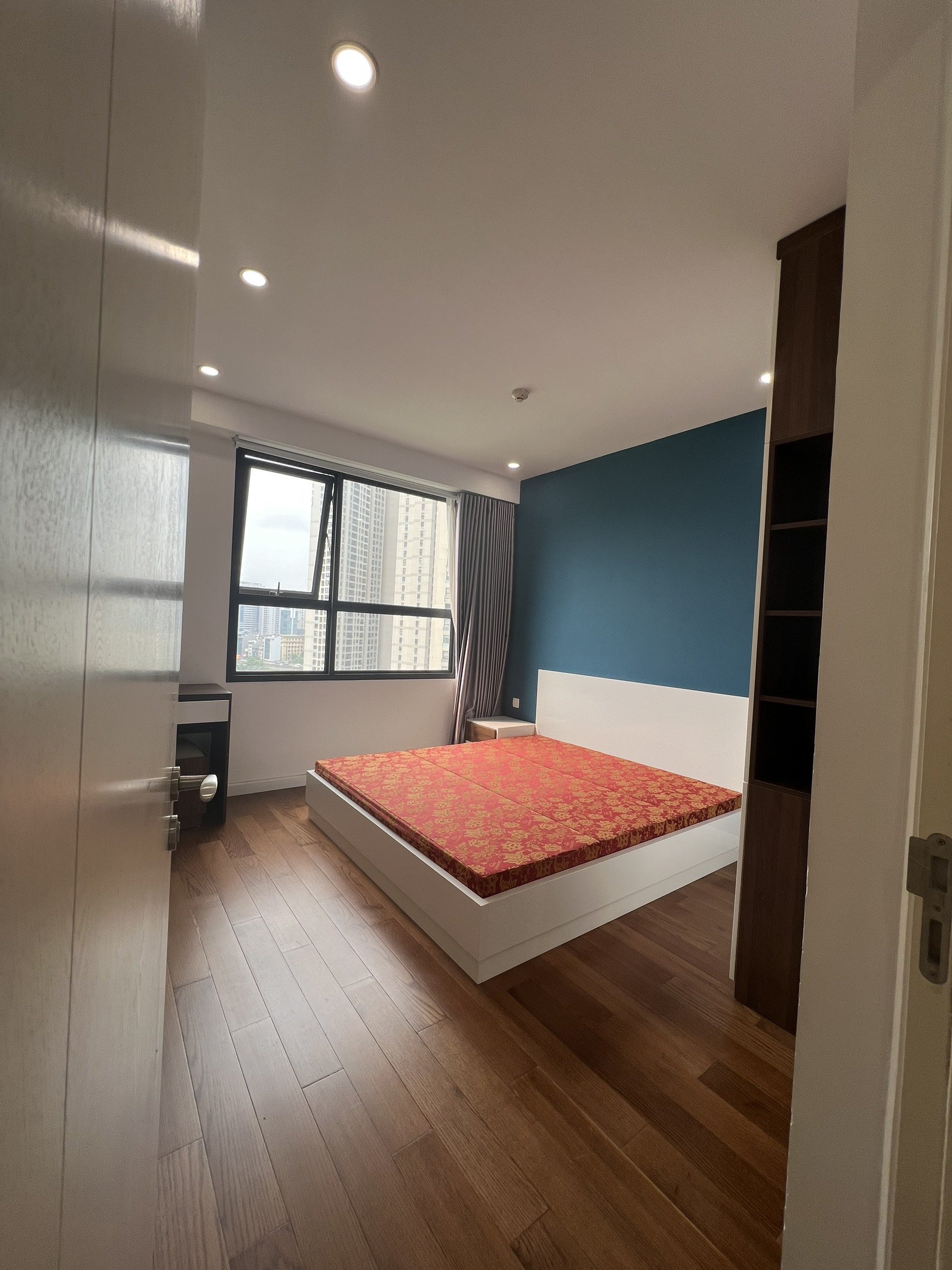 Cần bán căn VIEW HỒ Vinhomes D'Capitale - full đồ giá 12ty5 3