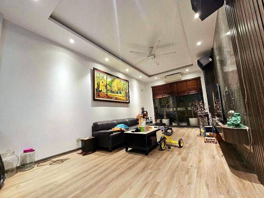 Cần bán Nhà mặt tiền đường Tân Mai, Phường Tân Mai, Diện tích 43m², Giá 9.3 Tỷ 3