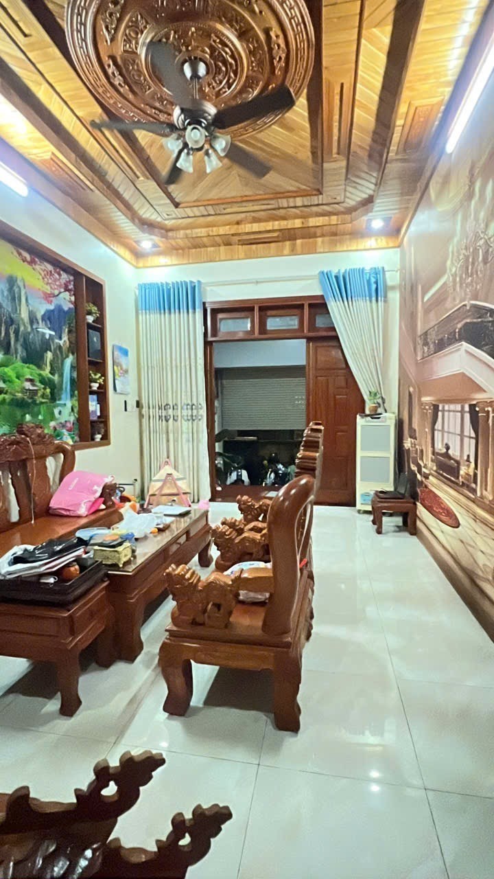 Bán nhà đường số 6, Phường Linh Xuân, Thủ Đức, TP HCM. DT 104 m2, 3 tầng, 4PN. Giá  6.95  tỷ, SH. 2