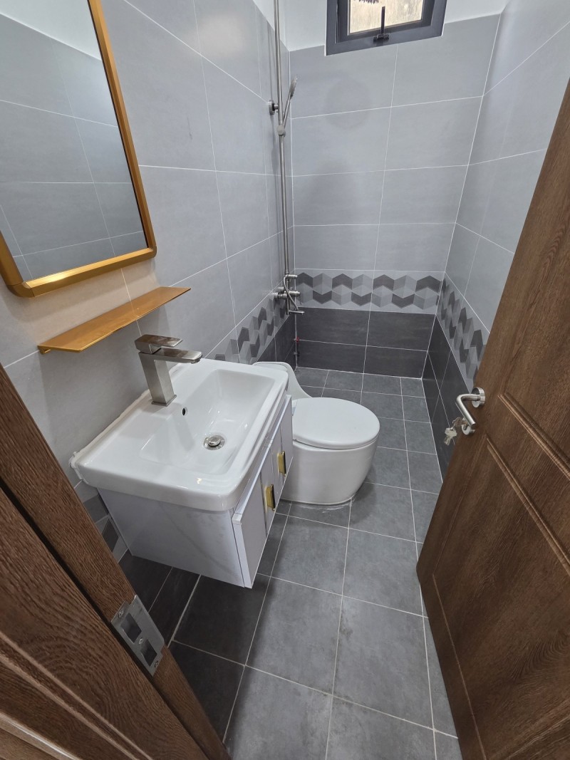 Bán nhà hẻm đường Quang Trung, Phường Tăng Nhơn Phú B, Q,9, TP HCM. DT 60m2, 2 tầng. Giá 4.7 tỷ, 5