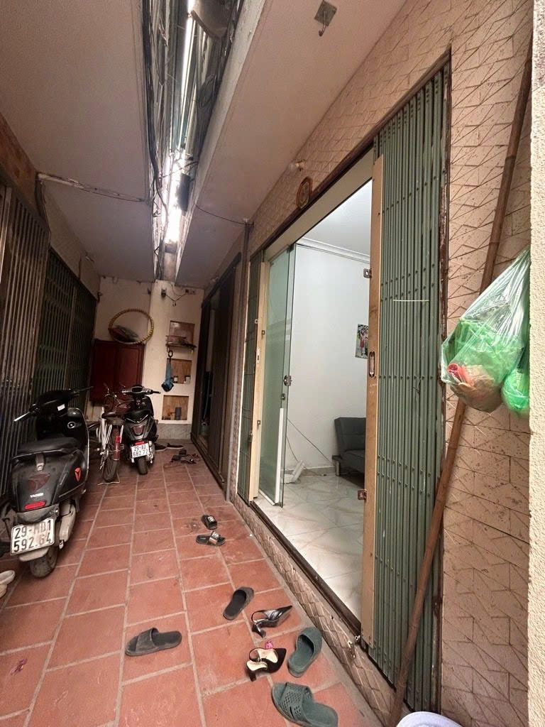 Cần bán Nhà mặt tiền đường Đông Thiên, Phường Vĩnh Hưng, Diện tích 32m², Giá 3.15 Tỷ 6